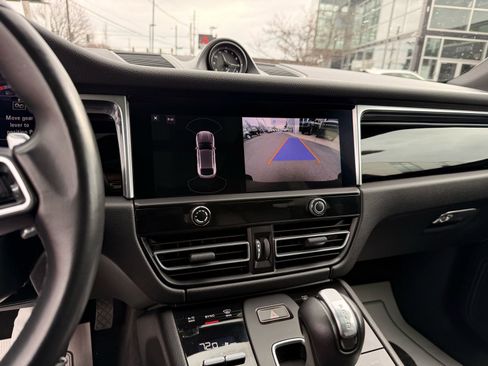 Used 2022 Porsche Macan image 52
