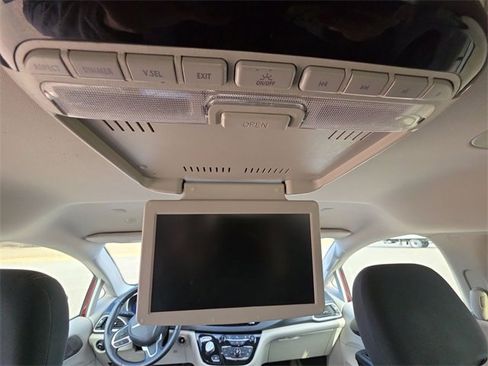 Used 2020 Chrysler Pacifica Touring w/ Tire & Wheel Group image 34