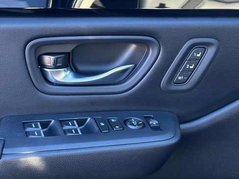 Used 2023 Honda Pilot Touring image 16