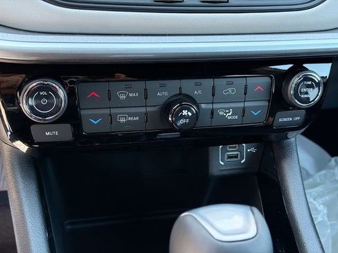 New 2026 Jeep Compass Limited w/ Sun, Sound & Navigation Group AWD/4WD image 17