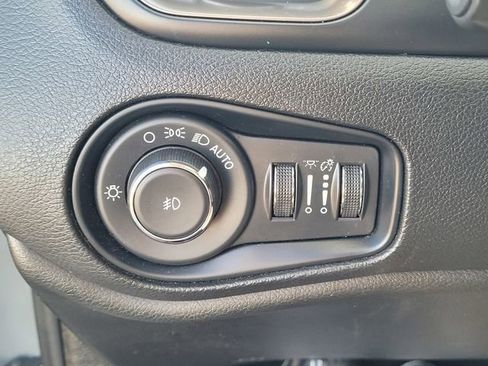 Used 2023 Jeep Renegade Latitude w/ Sun/Sound Group image 25