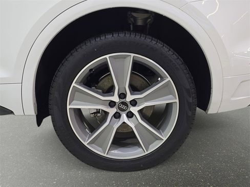 Certified 2025 Audi Q5 2.0T Premium w/ Convenience Plus Package image 33