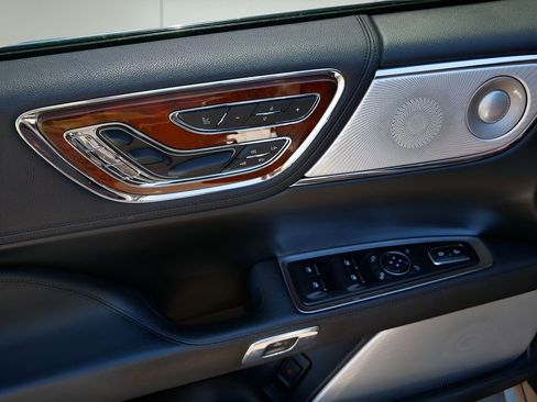 Used 2020 Lincoln Continental Reserve w/ Luxury Package FWD image 15