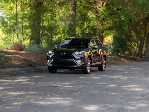 Used 2023 Toyota RAV4 XLE Premium FWD image 42