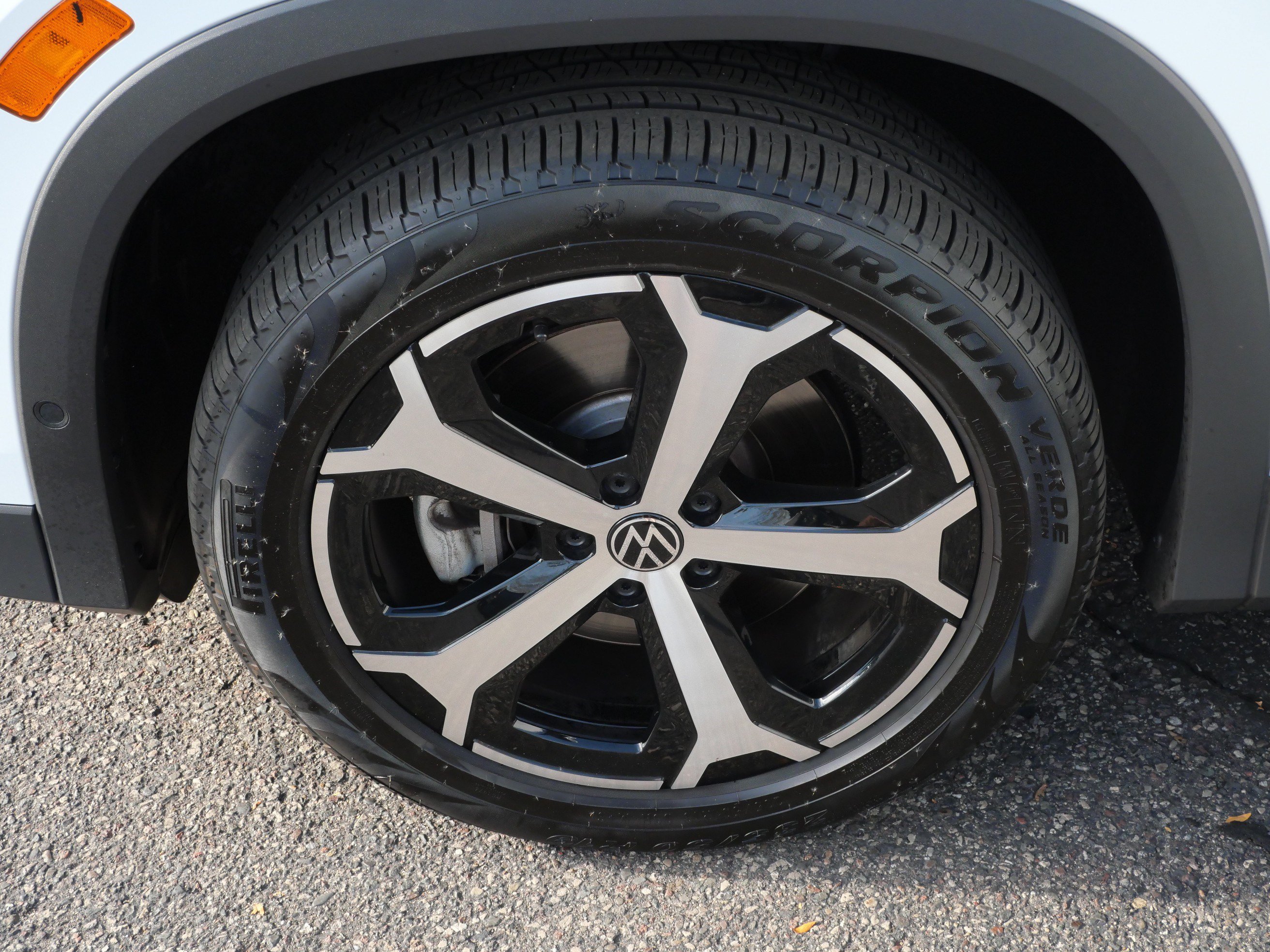 Used 2025 Volkswagen Tiguan SE AWD/4WD image 15