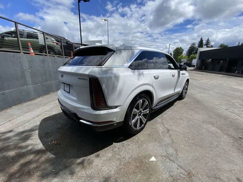 Certified 2025 Cadillac Escalade IQ Luxury 2 AWD/4WD image 6