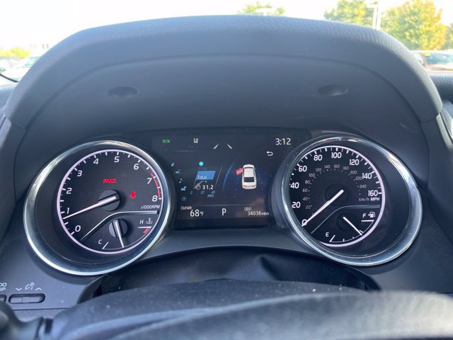Used 2019 Toyota Camry XLE w/ Navigation Package FWD image 5