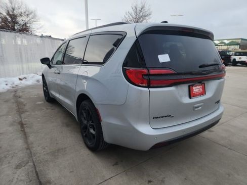 New 2026 Chrysler Pacifica Limited w/ S Appearance Package image 25