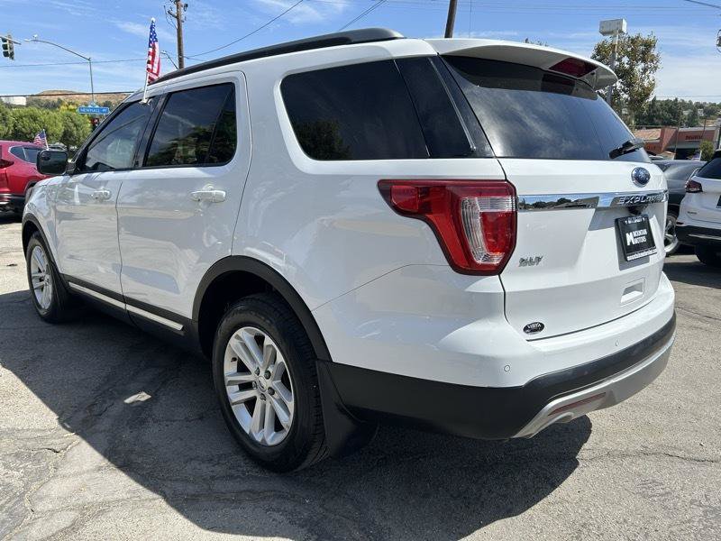 Used 2017 Ford Explorer XLT w/ Equipment Group 201A FWD image 5