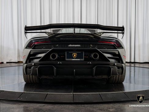 Used 2022 Lamborghini Huracan EVO image 17