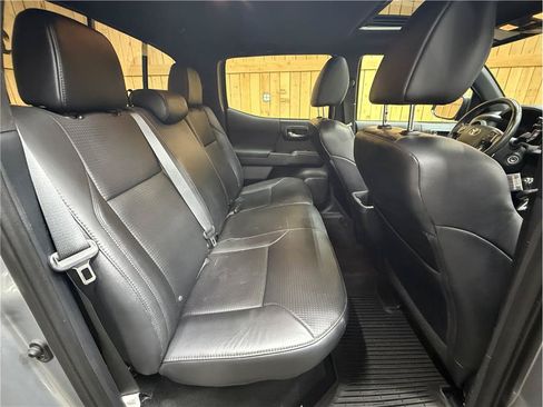 Used 2019 Toyota Tacoma TRD Off-Road w/ TRD Premium Off Road Package AWD/4WD image 17