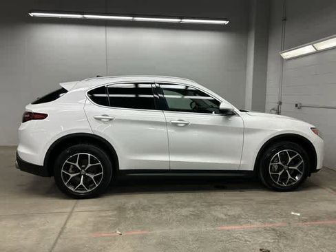 Used 2018 Alfa Romeo Stelvio Ti AWD/4WD image 3