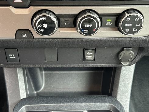 Used 2017 Toyota Tacoma SR image 30