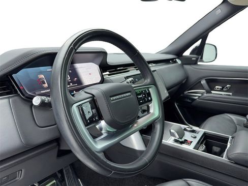 Used 2023 Land Rover Range Rover Long Wheelbase SE image 16