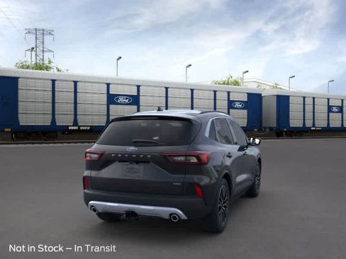 New 2025 Ford Escape SE w/ Class II Trailer Tow Package FWD image 8