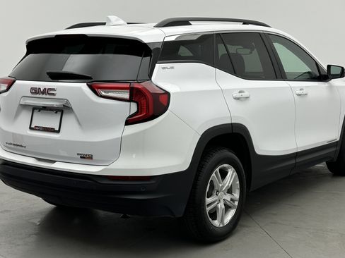 Used 2023 GMC Terrain SLE w/ Driver Convenience Package image 7
