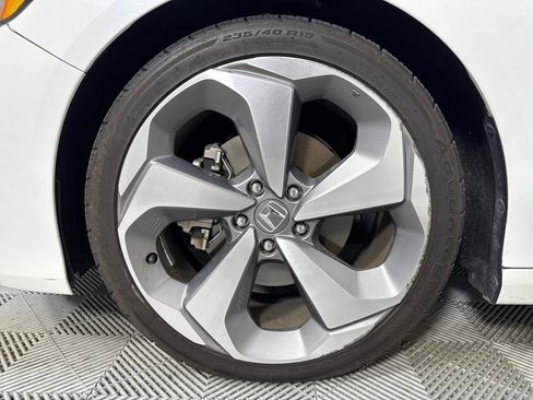Used 2018 Honda Accord Touring image 19