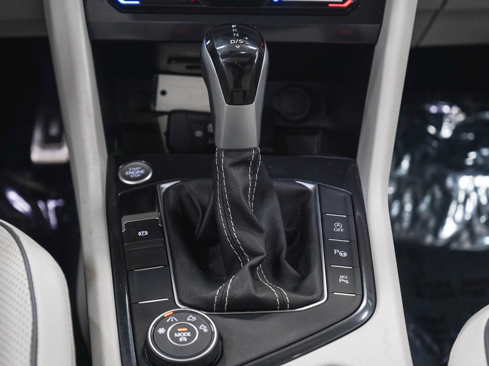 Used 2024 Volkswagen Tiguan SEL R-Line AWD/4WD image 20