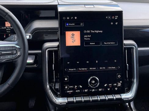 Used 2025 GMC Yukon XL Elevation w/ LPO, Yukon Black Package image 7