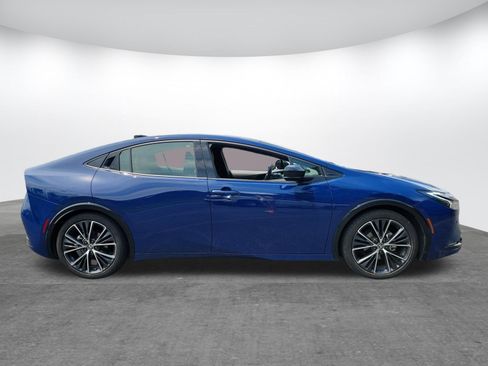 Used 2024 Toyota Prius XLE FWD image 2