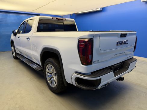 Used 2023 GMC Sierra 1500 Denali w/ Technology Package AWD/4WD image 5