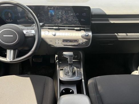 Used 2024 Hyundai Kona SEL AWD/4WD image 2