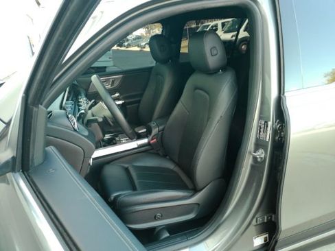 Used 2020 Mercedes-Benz GLB 250 w/ Premium Package image 2