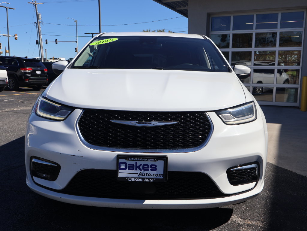 Used 2023 Chrysler Pacifica Touring-L FWD image 6