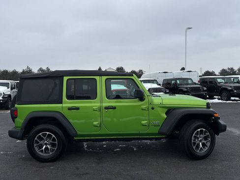 Used 2020 Jeep Wrangler Unlimited Sport S image 2