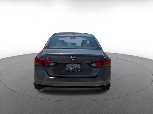 Used 2025 Nissan Altima 2.5 SV FWD image 11