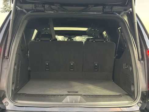 Used 2022 GMC Yukon XL SLT w/ SLT Premium Package image 34