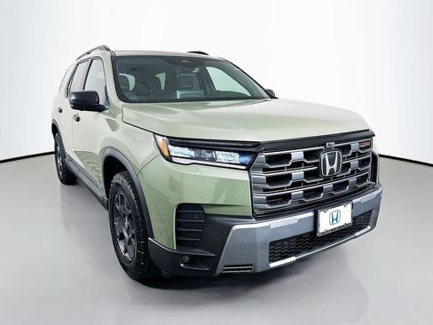 Certified 2026 Honda Pilot TrailSport image 3