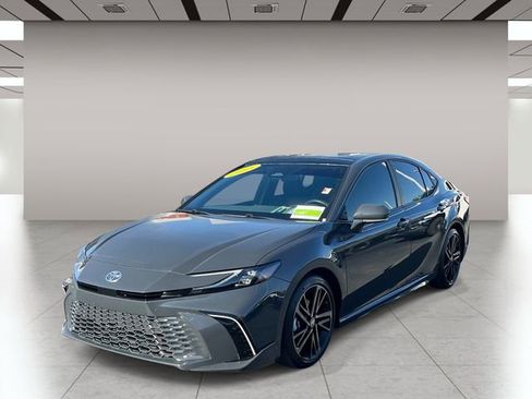 Used 2025 Toyota Camry XSE FWD image 8