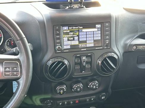 Used 2017 Jeep Wrangler Unlimited Rubicon image 15