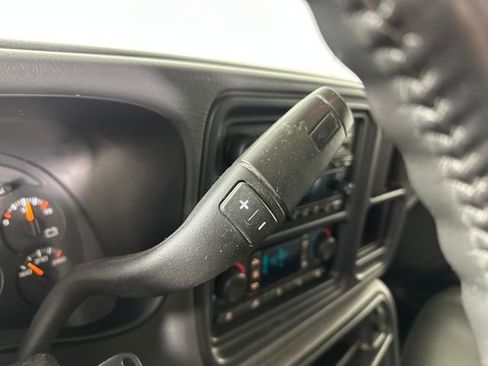 Used 2006 Chevrolet Silverado 2500 LT w/ Heavy-Duty Power Package image 19