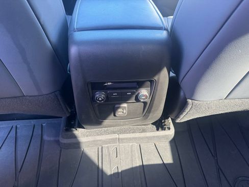 Used 2024 Buick Enclave Essence w/ Experience Buick Package AWD/4WD image 17