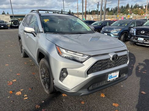 Used 2023 Toyota RAV4 XLE Premium image 3