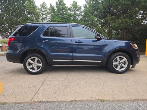 Used 2016 Ford Explorer XLT w/ Equipment Group 202A AWD/4WD image 2
