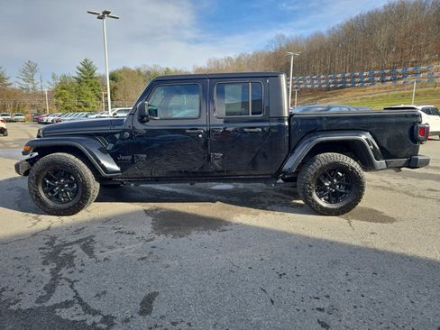 Used 2023 Jeep Gladiator Sport image 8