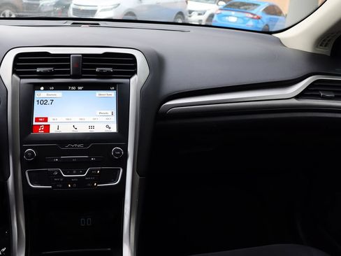 Used 2019 Ford Fusion SE FWD image 44