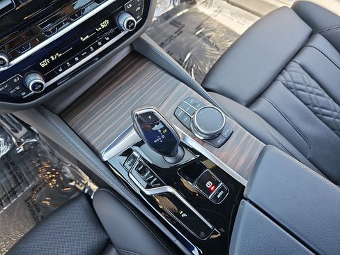 Used 2023 BMW 540i w/ M Sport Package image 25