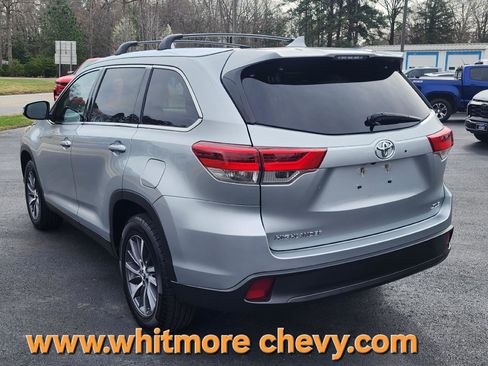 Used 2019 Toyota Highlander XLE image 3
