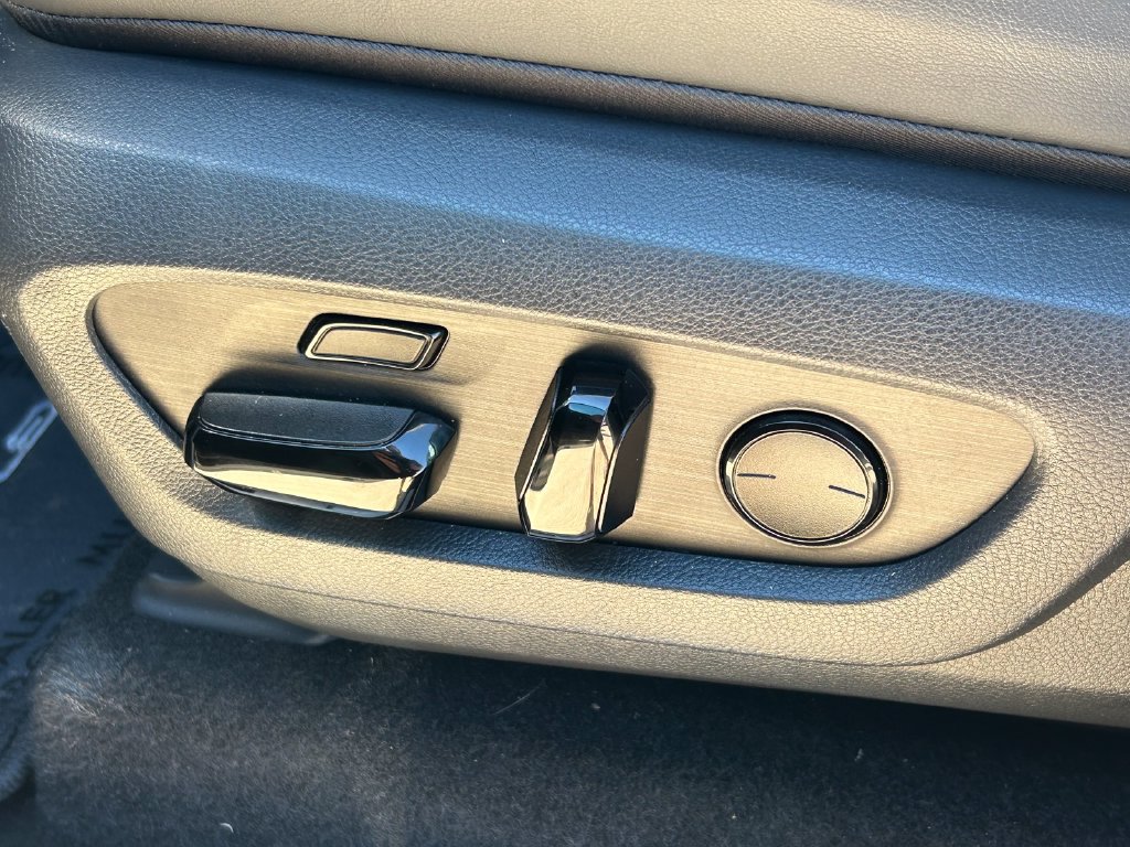 Used 2025 Lexus GX 550 w/ Accessory Package (31) AWD/4WD image 27