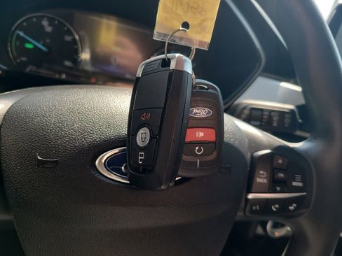 Used 2022 Ford Escape SE image 29