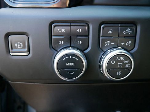 Used 2024 GMC Sierra 1500 AT4 w/ Technology Package image 11