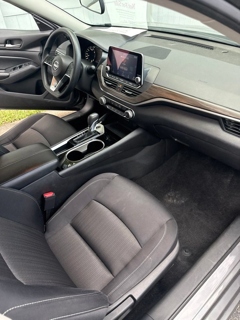 Used 2024 Nissan Altima 2.5 SV FWD image 27