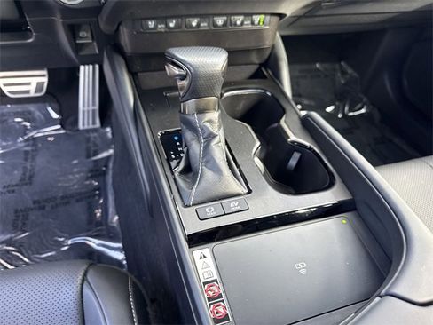 Used 2024 Lexus ES 300h F Sport image 21