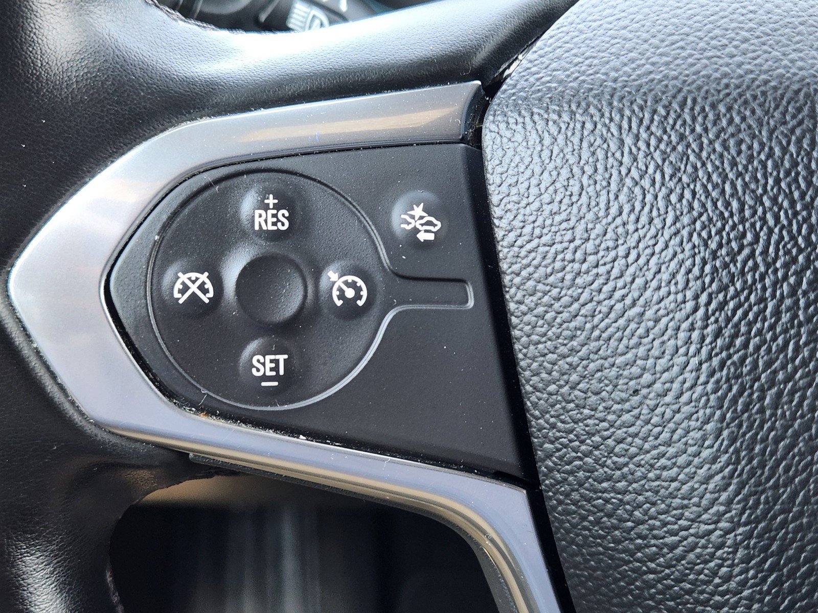 Used 2023 Chevrolet Traverse LT FWD image 22