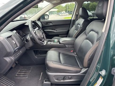 Used 2025 Nissan Pathfinder SL FWD image 25