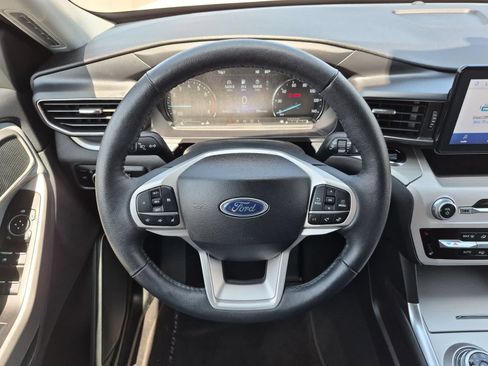 Used 2024 Ford Explorer XLT w/ Equipment Group 202A AWD/4WD image 24